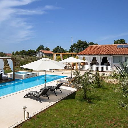Holiday House Bilos Vodnjan Luaran gambar