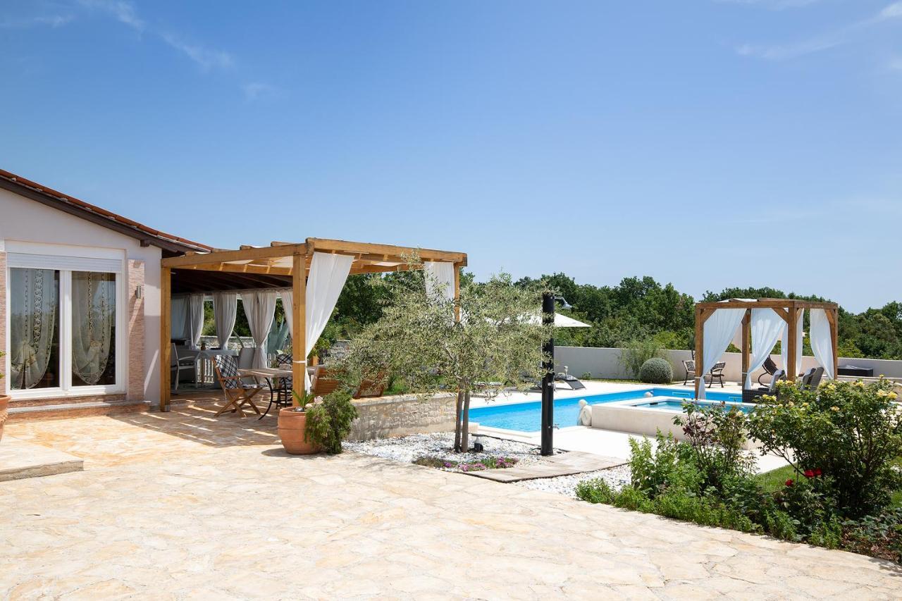 Holiday House Bilos Vodnjan Luaran gambar