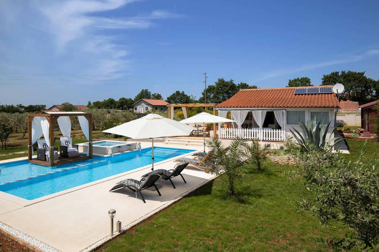 Holiday House Bilos Vodnjan Luaran gambar