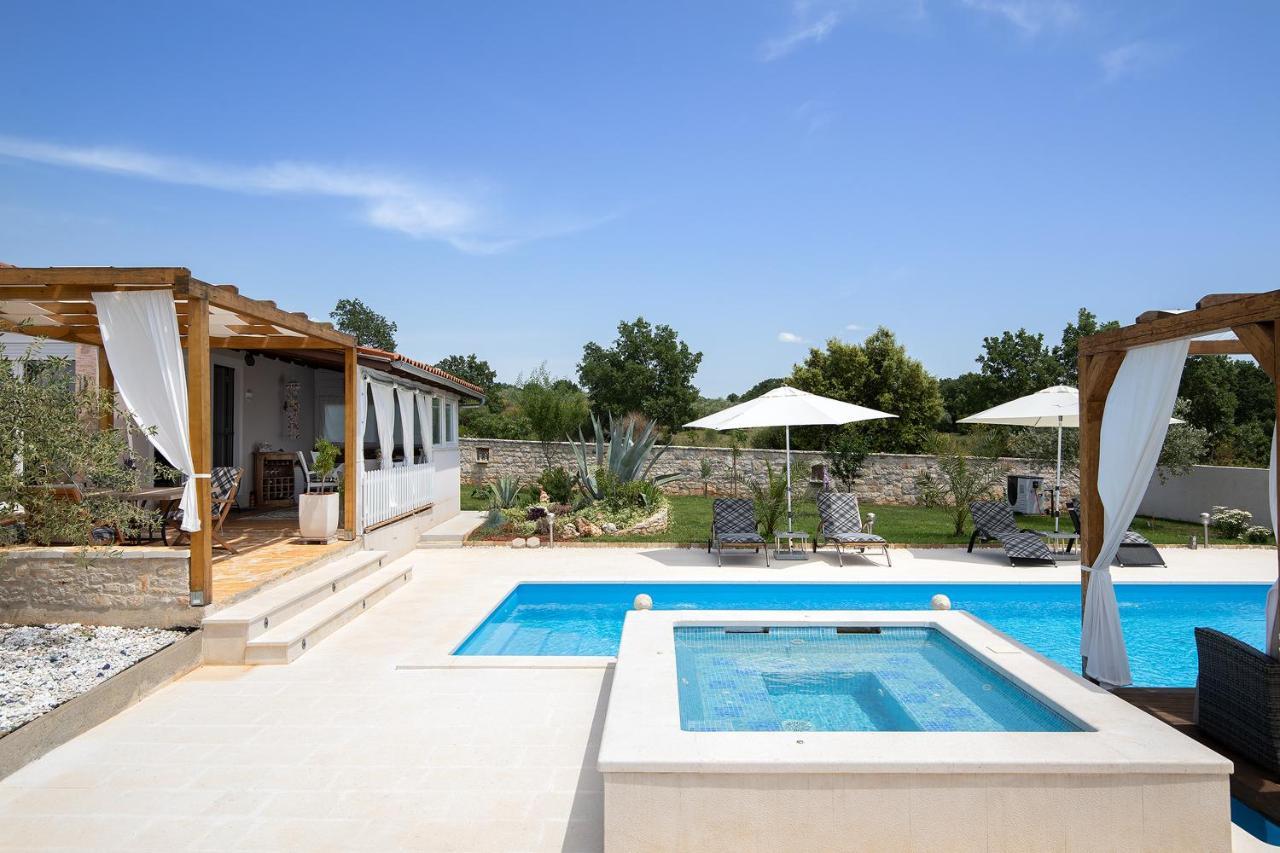 Holiday House Bilos Vodnjan Luaran gambar