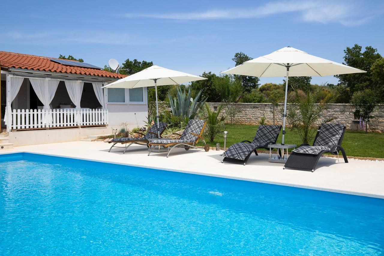 Holiday House Bilos Vodnjan Luaran gambar