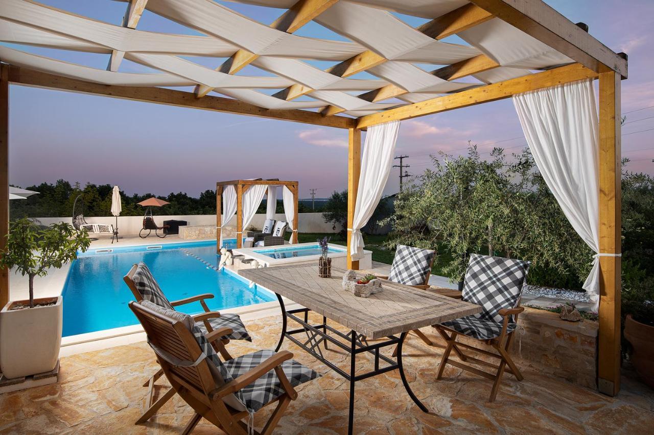 Holiday House Bilos Vodnjan Luaran gambar
