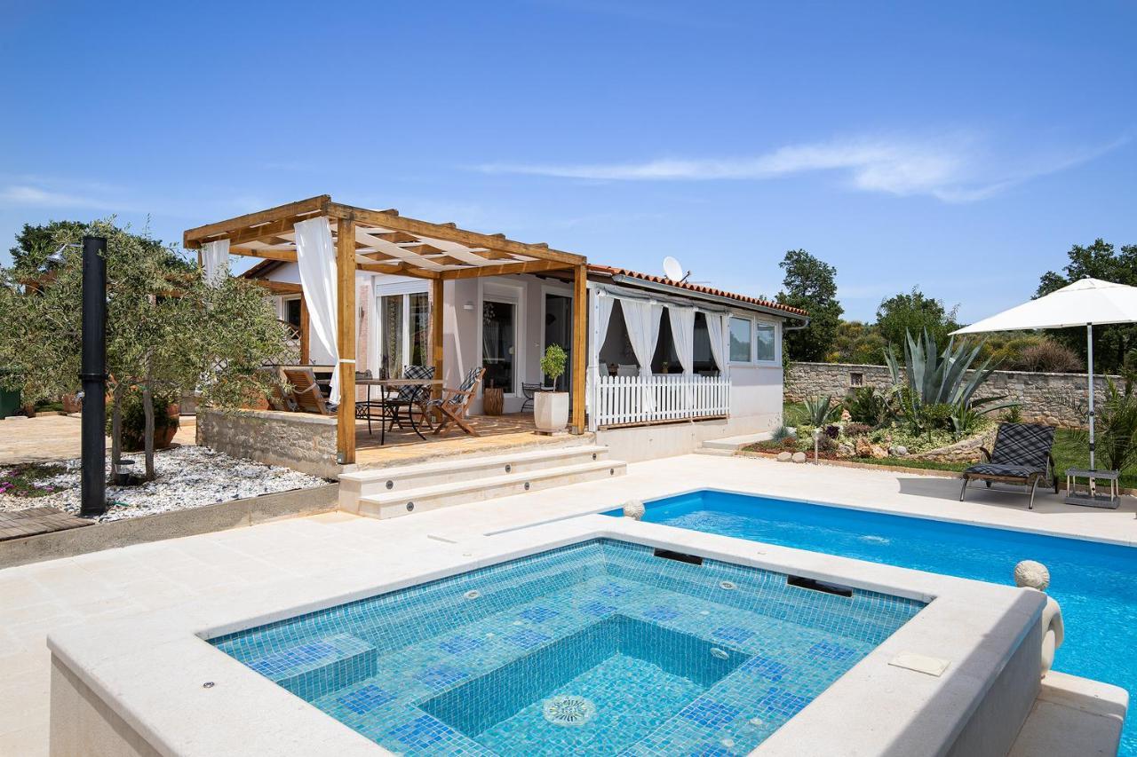 Holiday House Bilos Vodnjan Luaran gambar